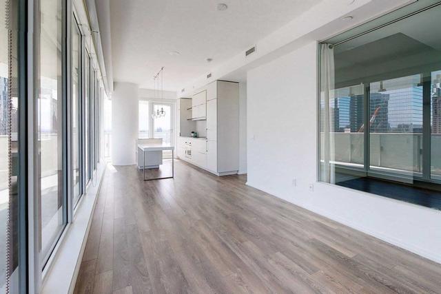 2109 - 197 Yonge St, Condo with 3 bedrooms, 2 bathrooms and 1 parking in Toronto ON | Image 26