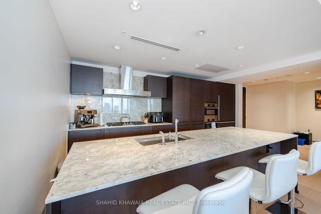 3807 - 180 University Ave, Condo with 2 bedrooms, 3 bathrooms and 1 parking in Toronto ON | Image 34