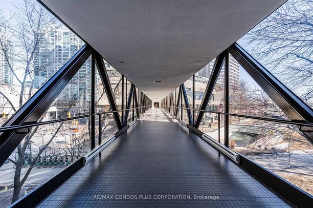 1819 - 33 Harbour Sq, Condo with 1 bedrooms, 1 bathrooms and 1 parking in Toronto ON | Image 12