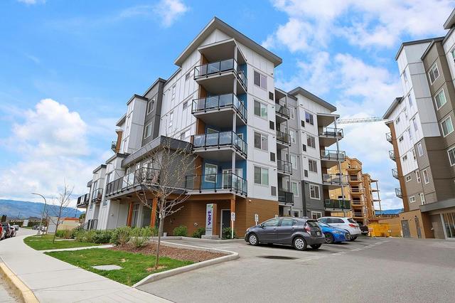 305 - 3638 Mission Springs Drive, Condo with 2 bedrooms, 2 bathrooms and 1 parking in Kelowna BC | Card Image