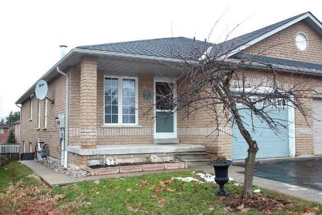 8 Trask Dr, House detached with 2 bedrooms, 2 bathrooms and 2 parking in Barrie ON | Image 2