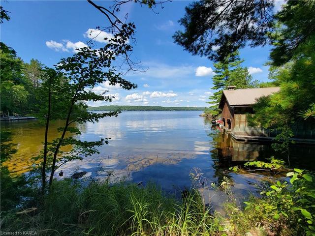 890 Mazinaw Lake, House detached with 2 bedrooms, 1 bathrooms and null parking in North Frontenac ON | Image 21