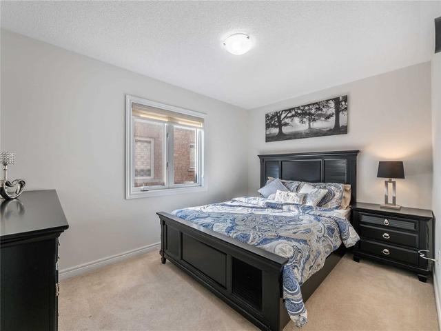 66 Buchanan Cres, House semidetached with 4 bedrooms, 3 bathrooms and 3 parking in Brampton ON | Image 2