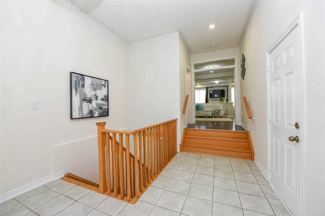 404 Nairn Circ, House detached with 4 bedrooms, 4 bathrooms and 6 parking in Milton ON | Image 34