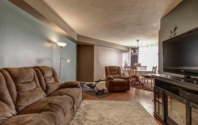 205 - 12 Laurelcrest St, Condo with 2 bedrooms, 1 bathrooms and 1 parking in Brampton ON | Image 5