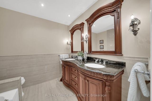 9 Slane Crt, House semidetached with 3 bedrooms, 2 bathrooms and 4 parking in Toronto ON | Image 10