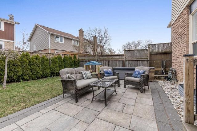 52 Kincaid Crt, House detached with 3 bedrooms, 3 bathrooms and 3 parking in Brampton ON | Image 15