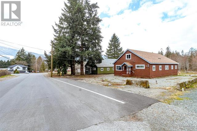 220 Macdonald Rd, Home with 12 bedrooms, 6 bathrooms and 4 parking in Lake Cowichan BC | Image 5