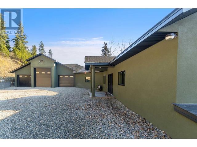 2711 Sun Ridge Place, House detached with 3 bedrooms, 3 bathrooms and 4 parking in Columbia Shuswap C BC | Image 40