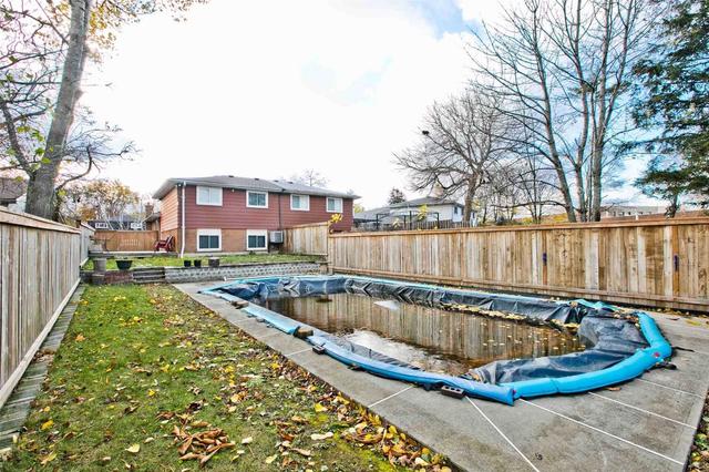 1121 Valley Crt, House semidetached with 3 bedrooms, 2 bathrooms and 4 parking in Oshawa ON | Image 26