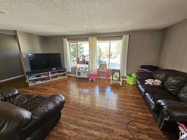 4905 Mackenzie Av, House detached with 5 bedrooms, 2 bathrooms and null parking in Drayton Valley AB | Image 3