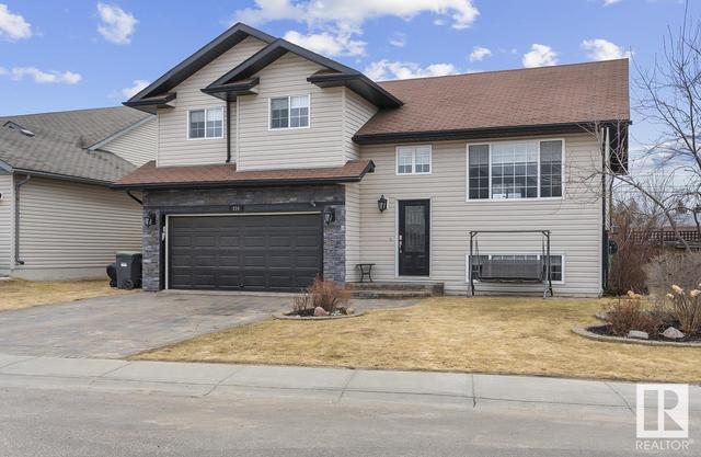 214 23 St, House detached with 4 bedrooms, 3 bathrooms and null parking in Cold Lake AB | Image 2