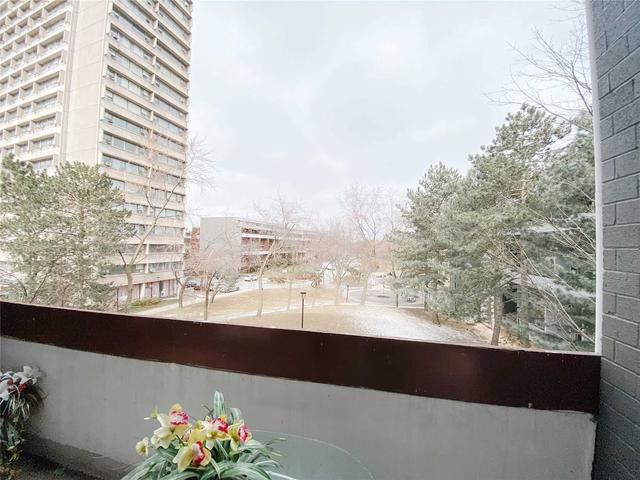 211 - 50 Sunny Glenway Glwy, Townhouse with 4 bedrooms, 2 bathrooms and 1 parking in Toronto ON | Image 13