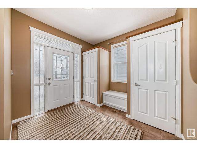 375 Calderon Cr Nw, House detached with 3 bedrooms, 2 bathrooms and null parking in Edmonton AB | Image 2