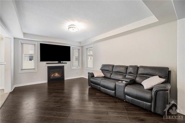 110 Lanceleaf Way, Townhouse with 4 bedrooms, 3 bathrooms and 2 parking in Ottawa ON | Image 2