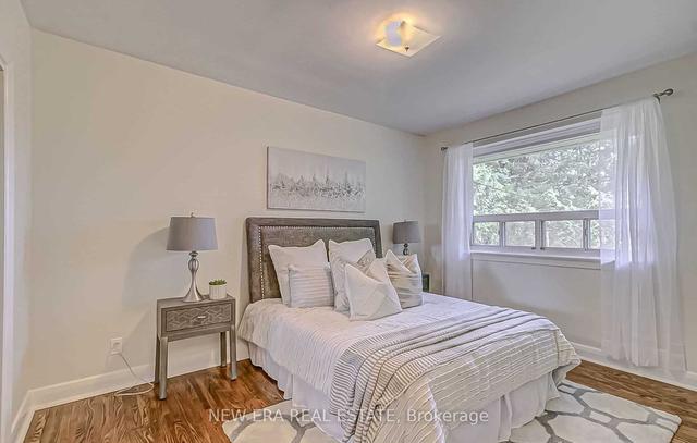 7 Greening Cres, House detached with 3 bedrooms, 2 bathrooms and 3 parking in Toronto ON | Image 5