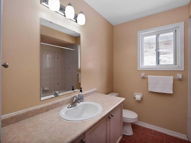 12 Vanier St, House detached with 4 bedrooms, 4 bathrooms and 4 parking in Whitby ON | Image 10