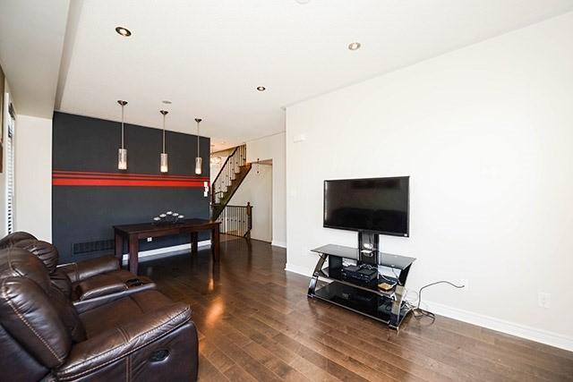 1 - 3380 Thomas St, Townhouse with 3 bedrooms, 4 bathrooms and 2 parking in Mississauga ON | Image 4