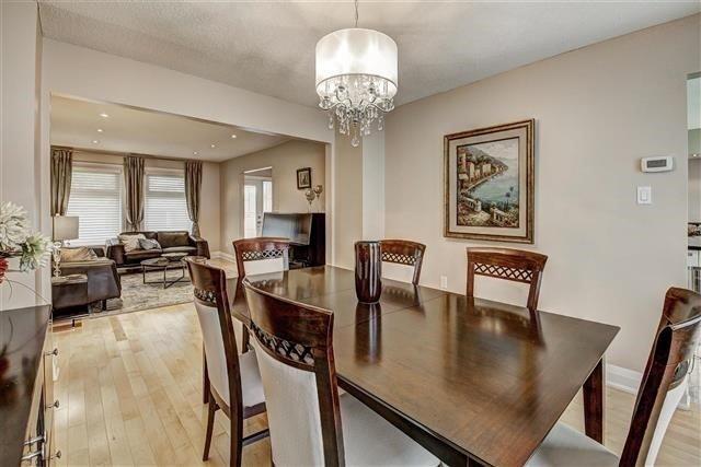 59 Tribbling Cres, House detached with 4 bedrooms, 3 bathrooms and 4 parking in Aurora ON | Image 4
