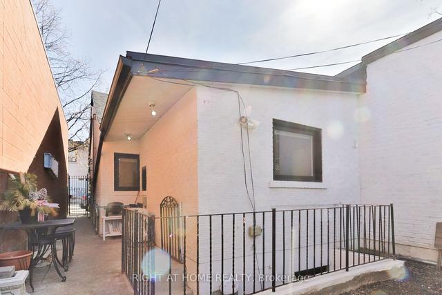 196 Manning Ave, House semidetached with 2 bedrooms, 2 bathrooms and 0 parking in Toronto ON | Image 10