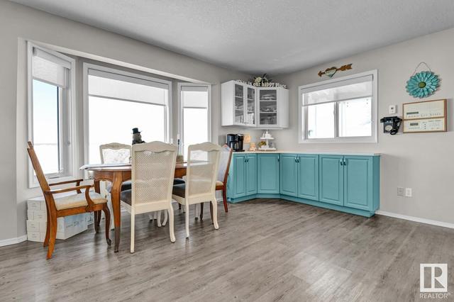 6510 50 Av, House detached with 4 bedrooms, 3 bathrooms and null parking in Val Quentin AB | Image 15