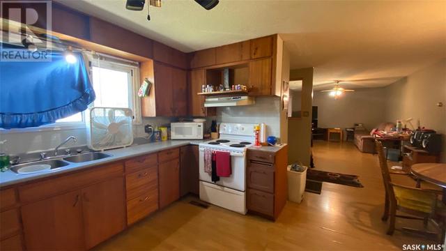 107 Main Street, House detached with 3 bedrooms, 2 bathrooms and null parking in Lanigan SK | Image 5