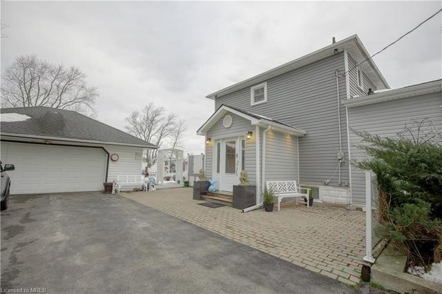 554 Holloway Bay Road, House detached with 3 bedrooms, 2 bathrooms and 17 parking in Port Colborne ON | Image 3