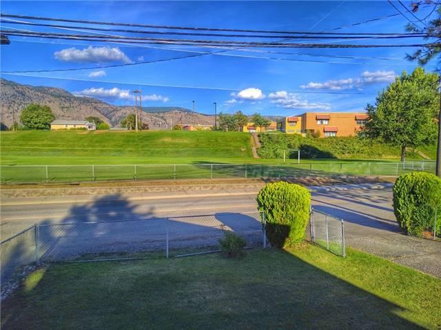 6832 89 St, House detached with 2 bedrooms, 1 bathrooms and 2 parking in Osoyoos BC | Image 4