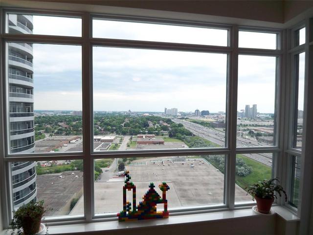 2212 - 125 Village Green Sq, Condo with 1 bedrooms, 1 bathrooms and 1 parking in Toronto ON | Image 7