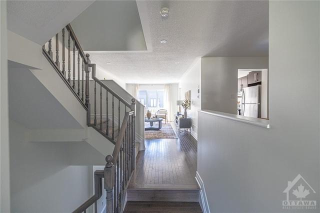 649 Petrichor Crescent, Townhouse with 3 bedrooms, 3 bathrooms and 3 parking in Ottawa ON | Image 4