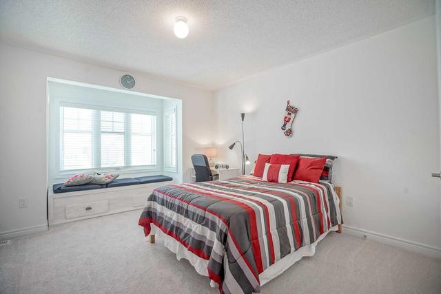 53 Borrelli Dr E, House attached with 3 bedrooms, 3 bathrooms and 2 parking in Brampton ON | Image 11