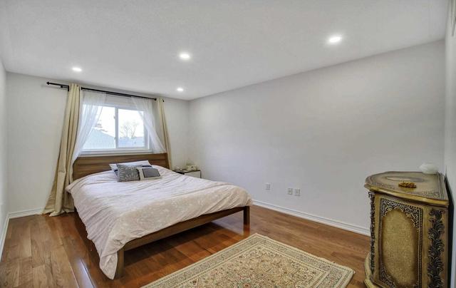 on - 32 Millwright Ave, House attached with 3 bedrooms, 3 bathrooms and 2 parking in Richmond Hill ON | Image 5