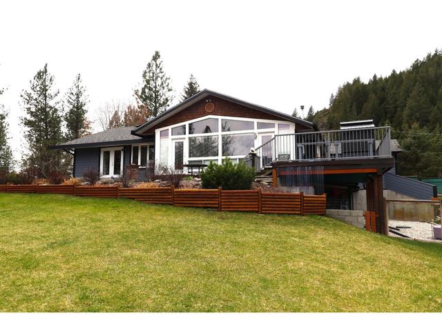 3295 Eagle Ridge Road, House detached with 4 bedrooms, 3 bathrooms and null parking in Kootenay Boundary D BC | Image 4
