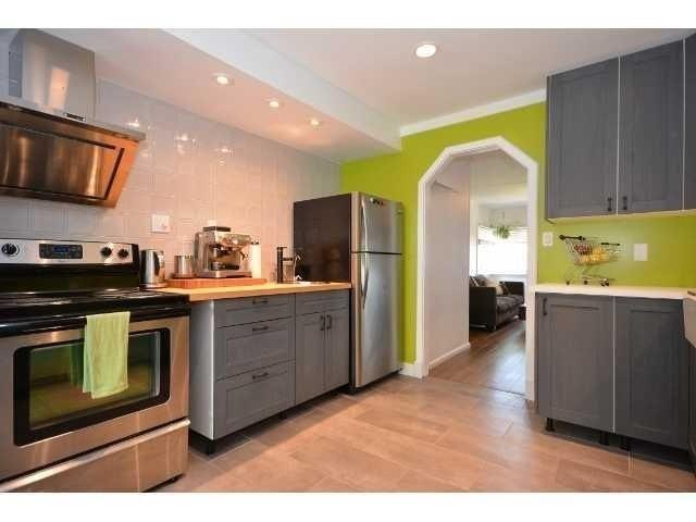690 Barton St, House detached with 2 bedrooms, 1 bathrooms and 7 parking in Hamilton ON | Image 12