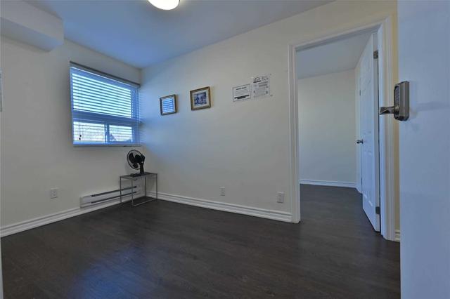 202 - 1348 Queen St E, House attached with 1 bedrooms, 1 bathrooms and 0 parking in Toronto ON | Image 2