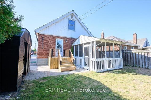 39 Walter Ave S, House detached with 3 bedrooms, 3 bathrooms and 5 parking in Hamilton ON | Image 18