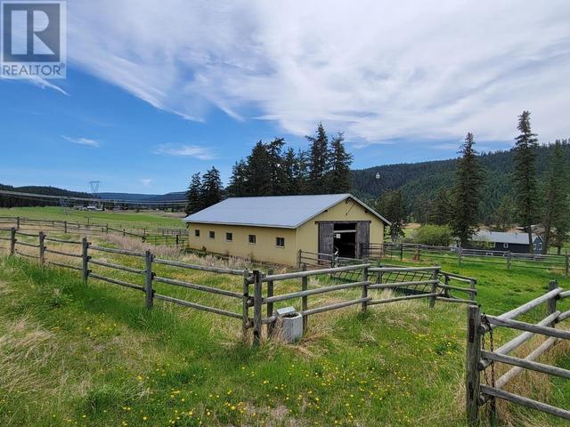 855 Vanderburgh Road, House detached with 4 bedrooms, 2 bathrooms and null parking in Cariboo E BC | Image 5