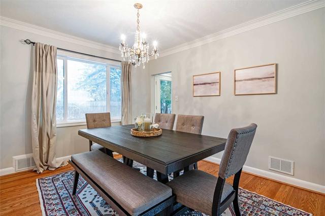 22 Cranleigh Crt, House detached with 3 bedrooms, 2 bathrooms and 10 parking in Toronto ON | Image 4