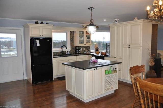 728398 21st Sideroad, House detached with 2 bedrooms, 2 bathrooms and null parking in The Blue Mountains ON | Image 8