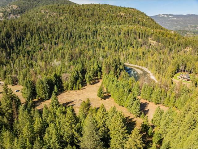 2621 Highway 3a, House detached with 2 bedrooms, 1 bathrooms and null parking in Central Kootenay I BC | Image 44