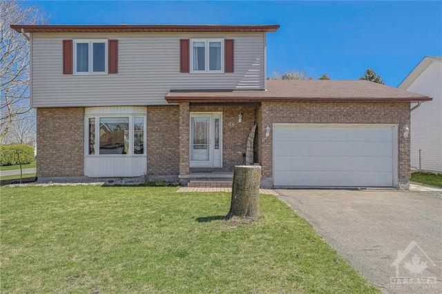15 Lapointe Boulevard, House detached with 3 bedrooms, 3 bathrooms and 4 parking in Russell ON | Image 1