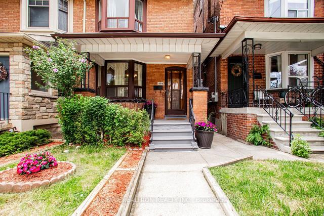554 Christie St, House semidetached with 5 bedrooms, 2 bathrooms and 0 parking in Toronto ON | Image 23