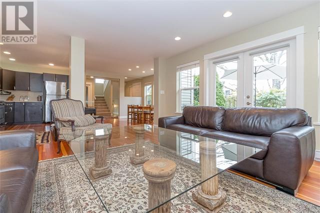 1106 Tolmie Ave, House detached with 3 bedrooms, 3 bathrooms and 2 parking in Saanich BC | Image 9