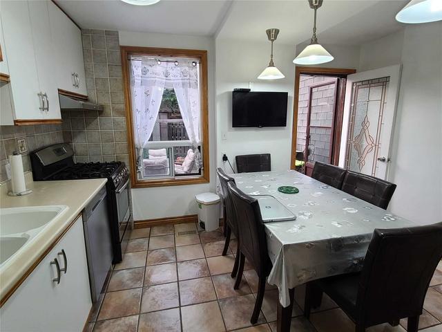 1322 Dupont St, House semidetached with 3 bedrooms, 2 bathrooms and 0 parking in Toronto ON | Image 17