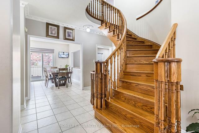 6 Runnymede Cres, House detached with 4 bedrooms, 6 bathrooms and 4 parking in Brampton ON | Image 2