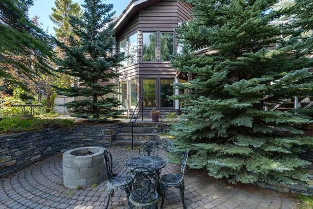 640 Coach Grove Road Sw, House detached with 4 bedrooms, 3 bathrooms and 6 parking in Calgary AB | Image 42