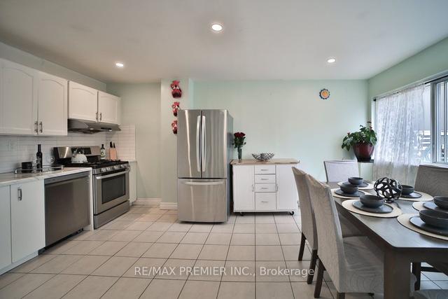 2 - 20 Brookwell Dr, Townhouse with 3 bedrooms, 2 bathrooms and 2 parking in Toronto ON | Image 3