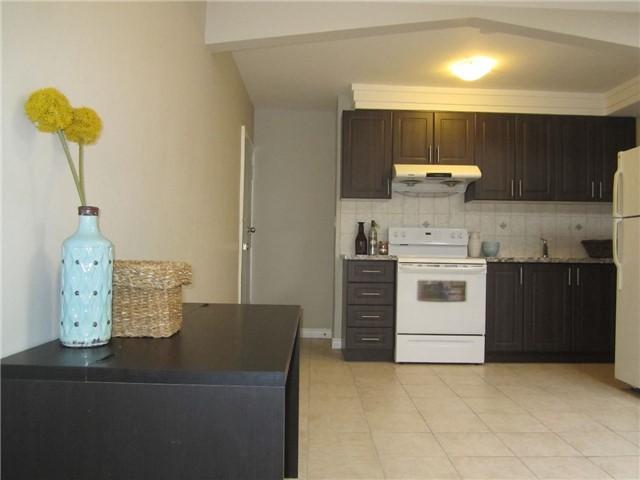upper 2 - 1023 Coxwell Ave, Condo with 2 bedrooms, 1 bathrooms and null parking in Toronto ON | Image 1
