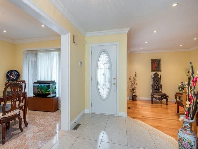 134 Mccabe Cres, House detached with 3 bedrooms, 3 bathrooms and 4 parking in Vaughan ON | Image 2