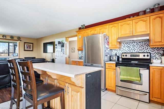 4785 Petworth Road, House detached with 3 bedrooms, 3 bathrooms and 8 parking in South Frontenac ON | Image 4